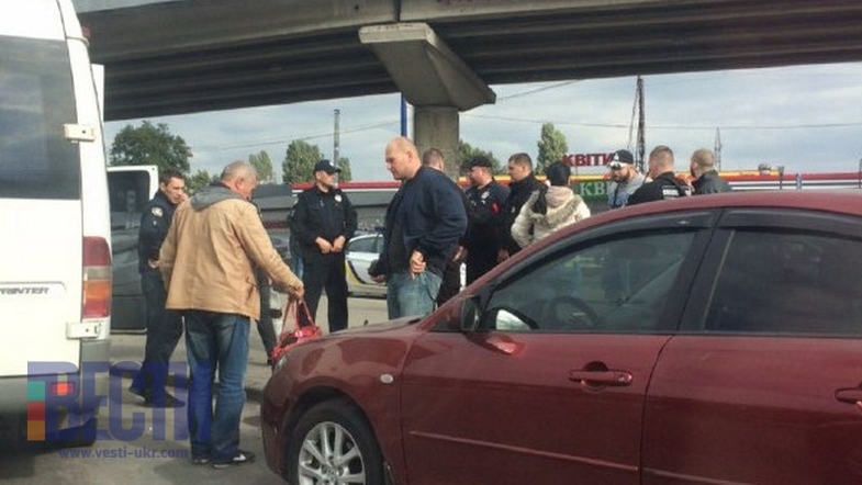 У Києві озброєні бандити захопили маршрутку з пасажирами