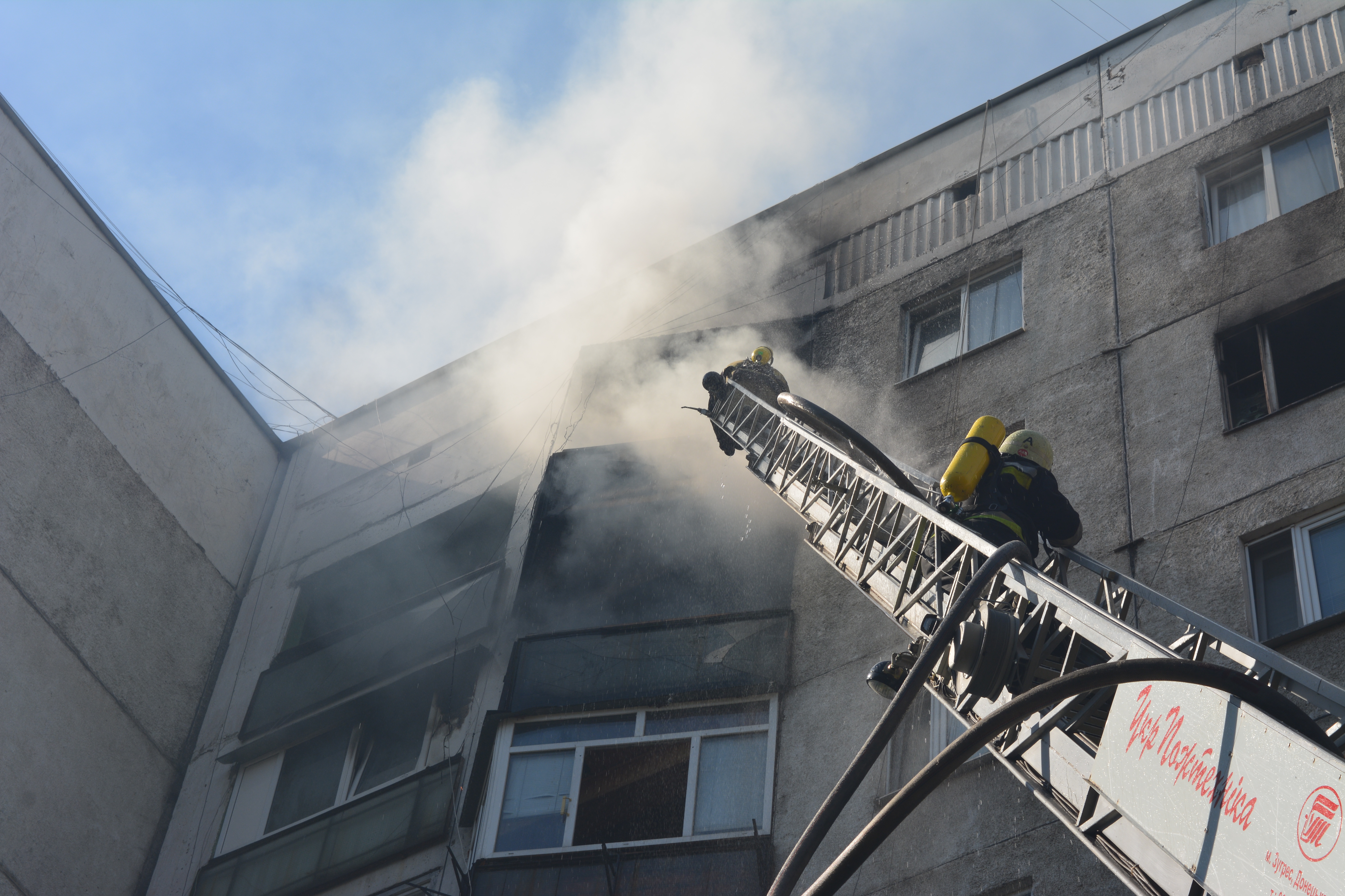 Стала відома особа загиблої під час пожежі в Ужгороді (ФОТО+ВІДЕО)