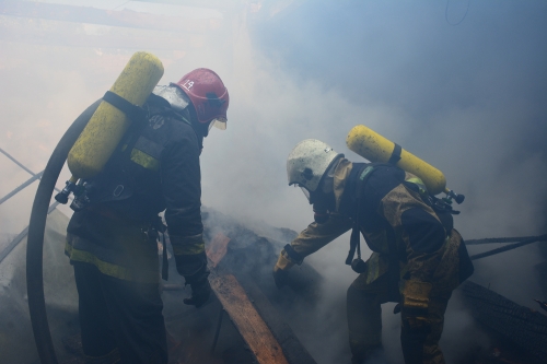 В умовах високої задимленості гасили пожежу на Православній Набережній (фото)