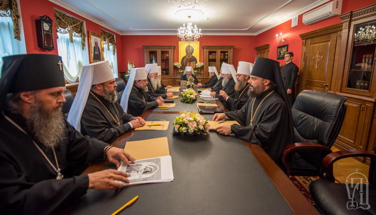 Синод закликав Фанар припинити втручання у внутрішні справи УПЦ