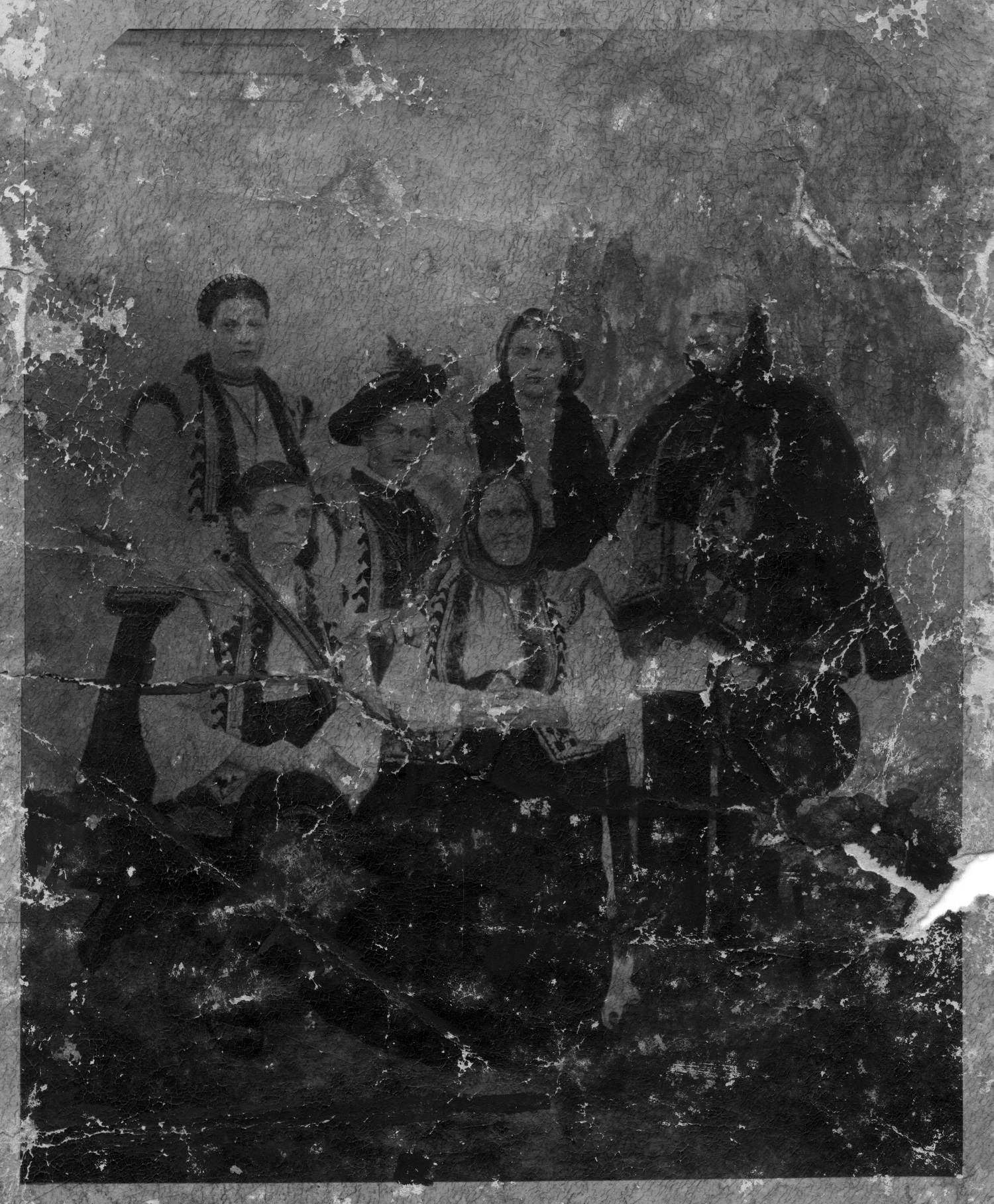 Гуцульську родину з Богдана показали на фото ХІХ століття