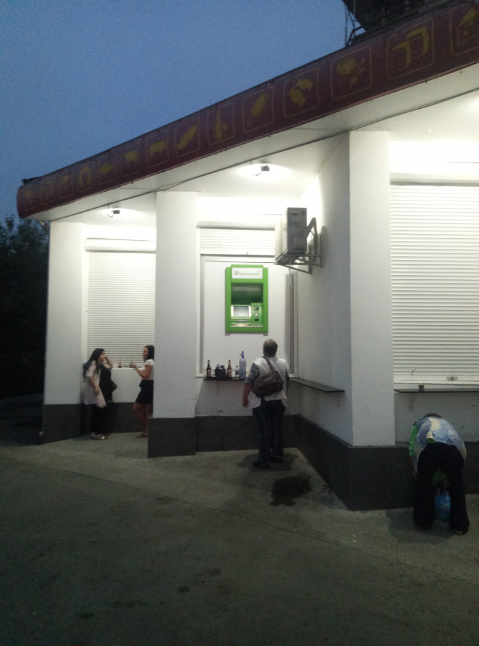 В Ужгороді встановили банкомат, недоступний для людей (ФОТО)