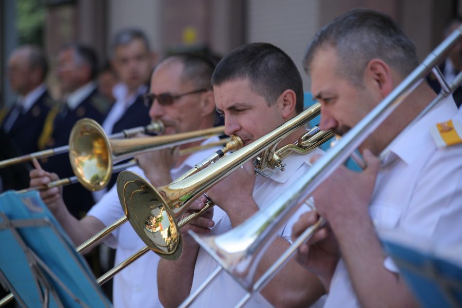 Мукачівський військовий оркестр награє осінні мелодії