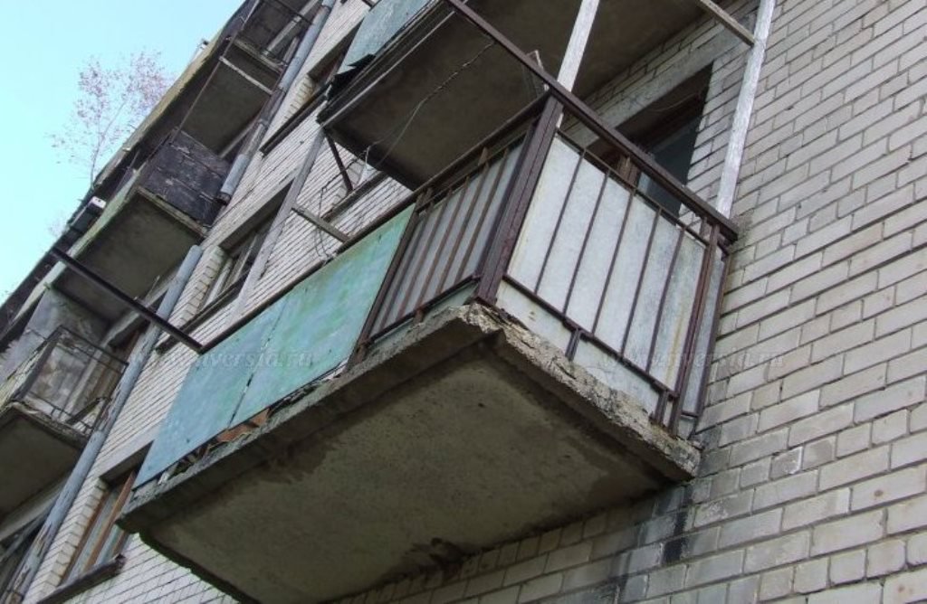 Нещасний випадок у Рахові: чоловік впав з балкону п’ятиповерхівки