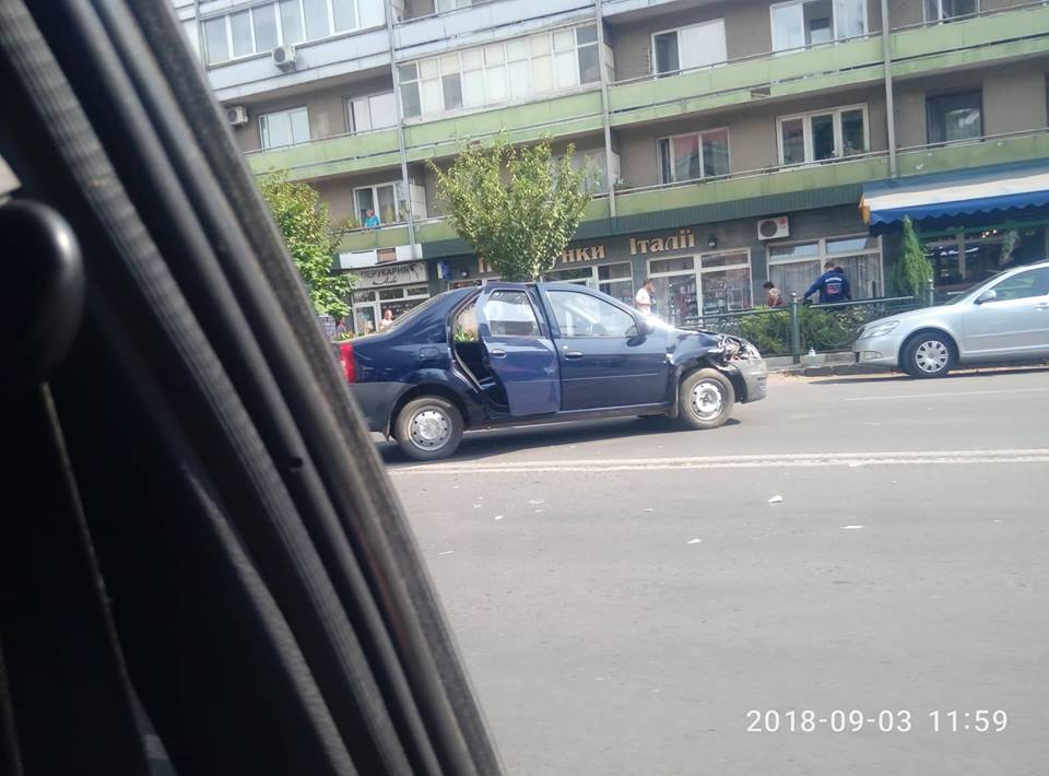 В Ужгороді близько 12 години зіткнулись автівки (ФОТО)