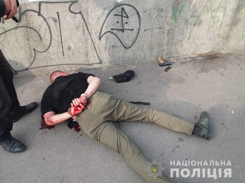 У Києві операція із затримання злочинця перейшла у стрілянину (фото, відео)
