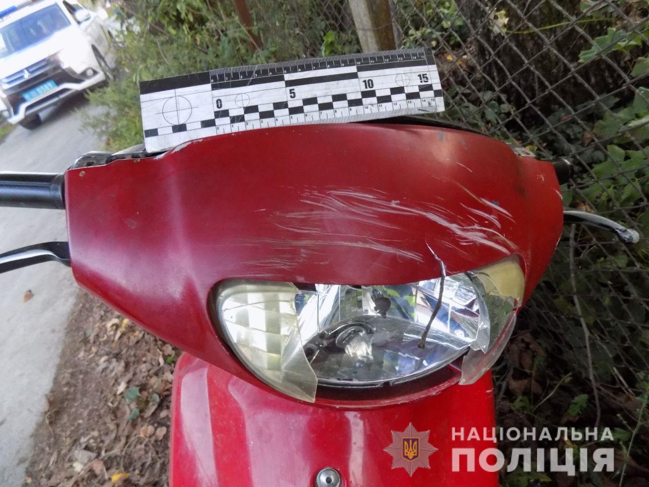 На Хустщині п’яна мотоциклістка з дитиною врізалась у «Volkswagen Golf» (ФОТО)