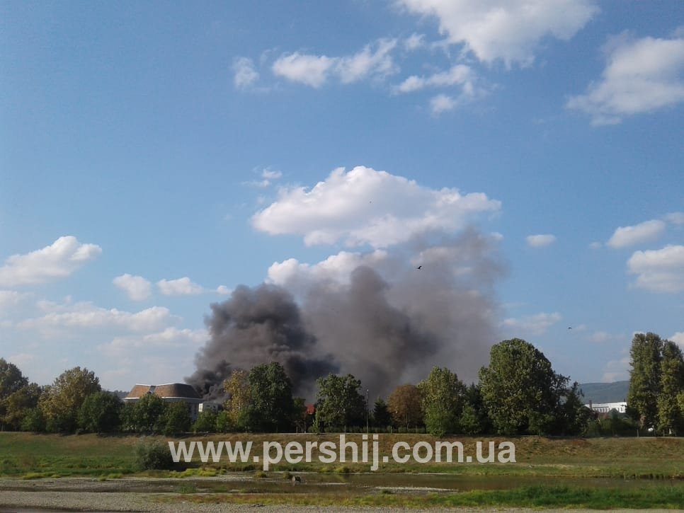 В Мукачеві на Набережній пожежа (ФОТО)
