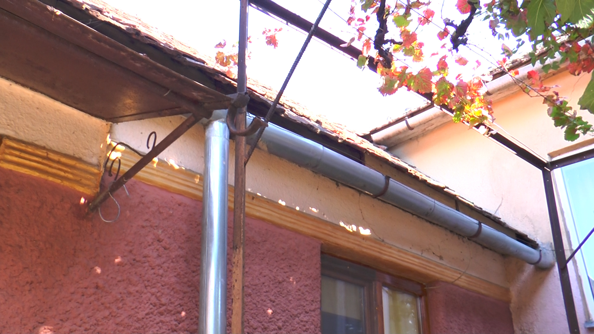 На Мукачівщині вже понад століття п'ють воду з даху (ВІДЕО)