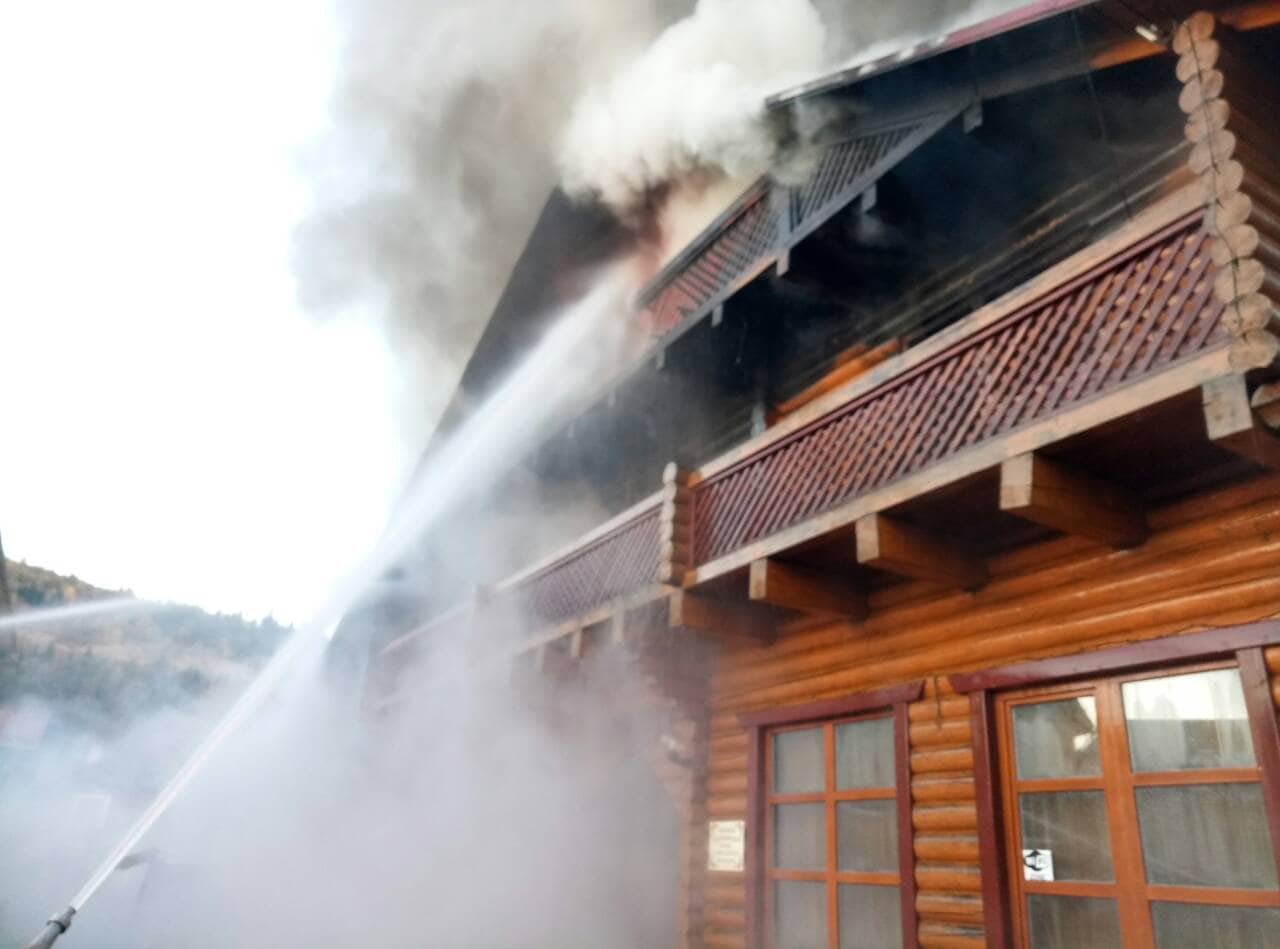 На Воловеччині спалахнув готельно-ресторанний комплекс (ФОТО)