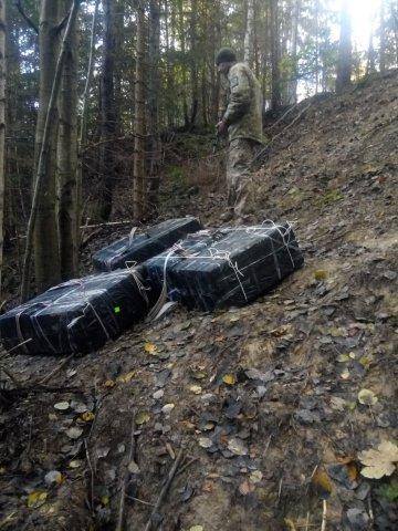 Прикордонникам знову довелося стріляти під час затримання контрабандистів