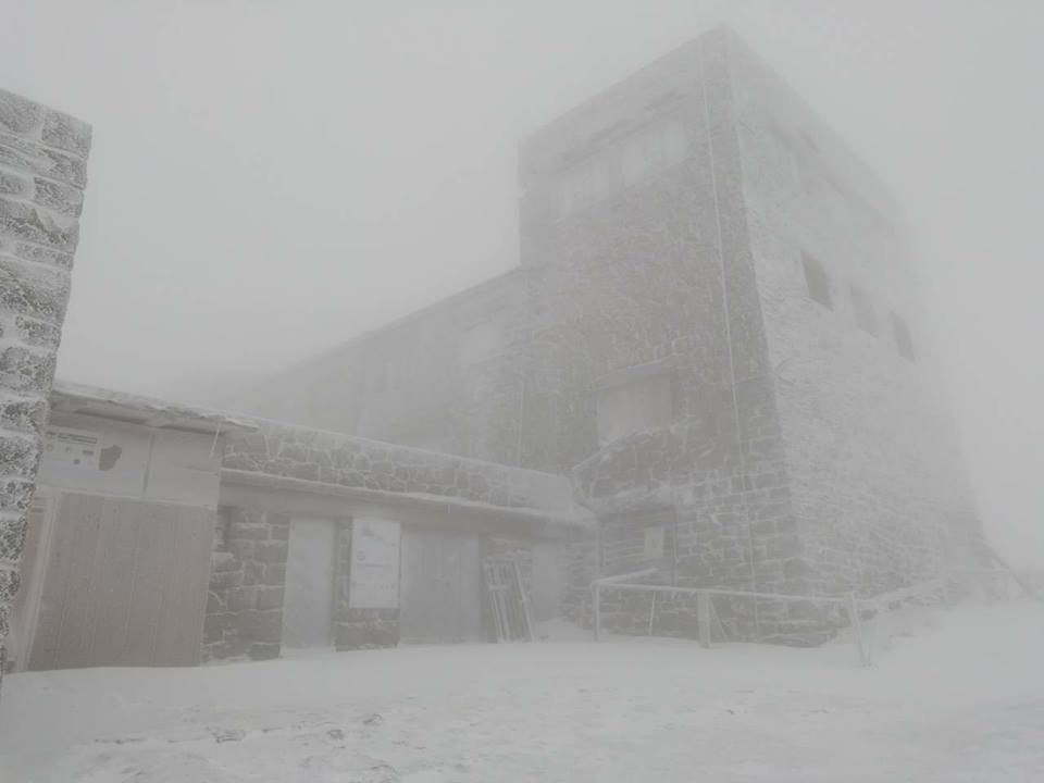 У Карпатах гора Піп Іван вкрилася снігом (ФОТО)