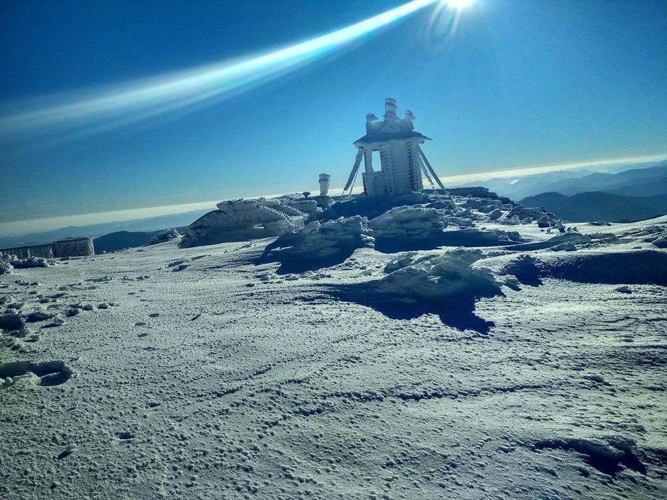 У Карпатах гора Піп Іван радує своєю красою. Погода сонячна але морозна (ФОТО)