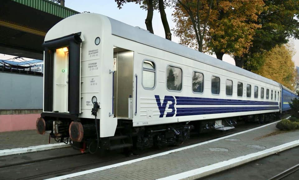 Відремонтовані вагони на залізниці отримають «нове обличчя» (ФОТО)