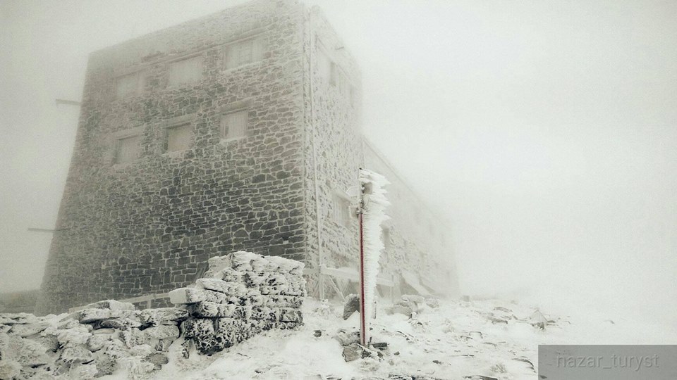 Сніг, хмари та мороз: на горі Піп Іван зранку -3° (ФОТО)