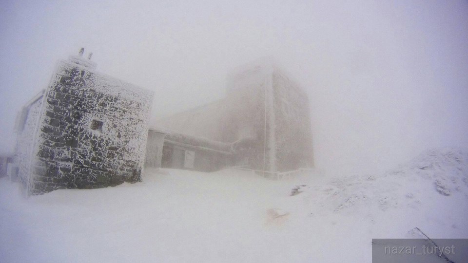 Гора Піп Іван вкрилася снігом, температура -8°С (ФОТО)