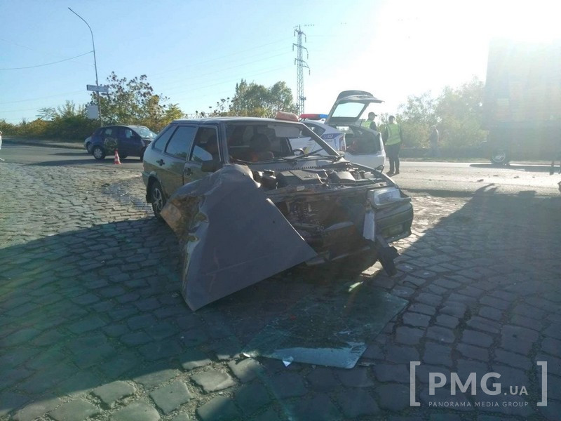 У Мукачеві зіткнулися таксі та вантажівка (ФОТО)