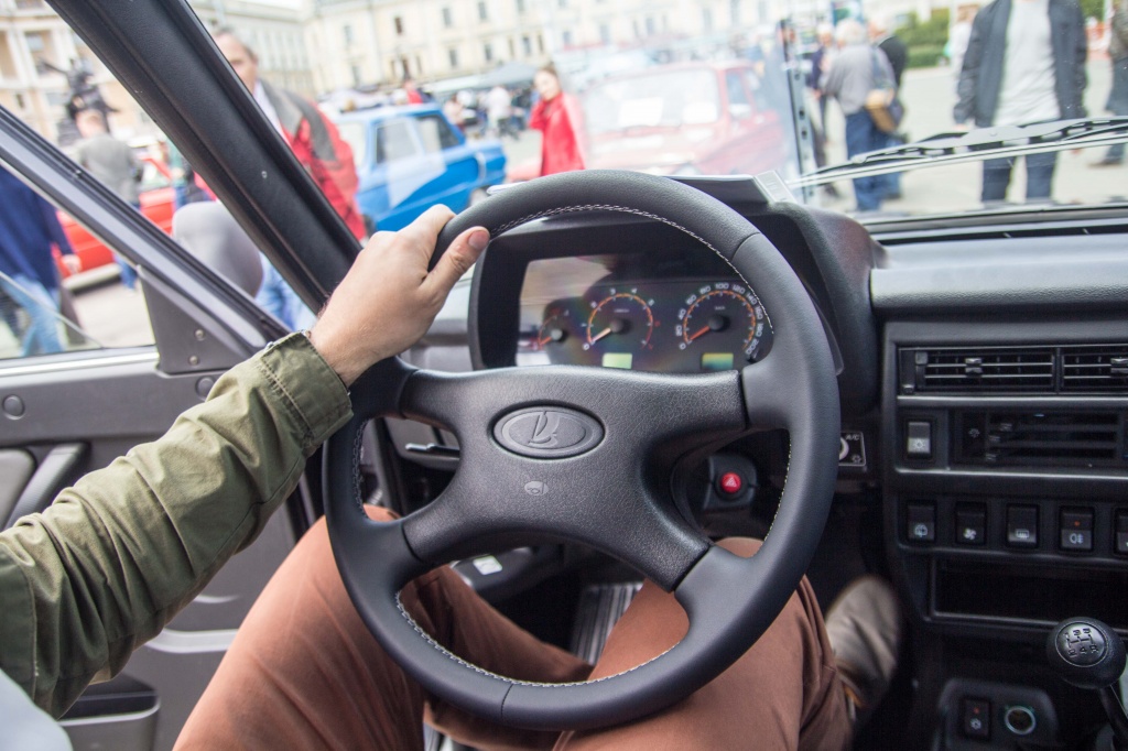 Перед головною будівлею Закарпаття влаштують виставку автомобілів