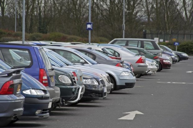 Новий закон про паркування доб'є закарпатських "євробляхерів"?