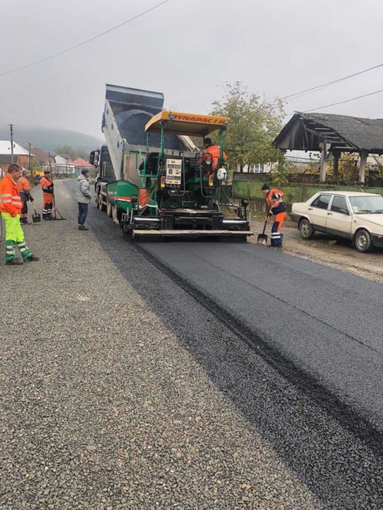 На Виноградівщині дорогу до Вилоку закатують асфальтом (ФОТО)