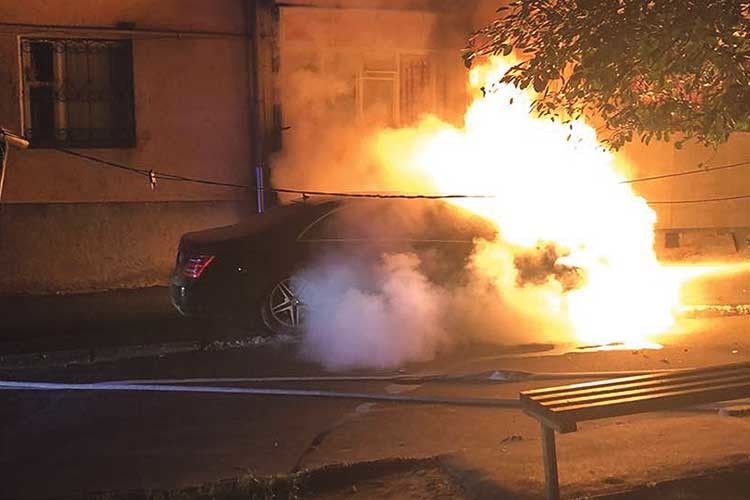 У Хусті загорілось авто"KIA CEED": власник та пасажир відбулися опіками