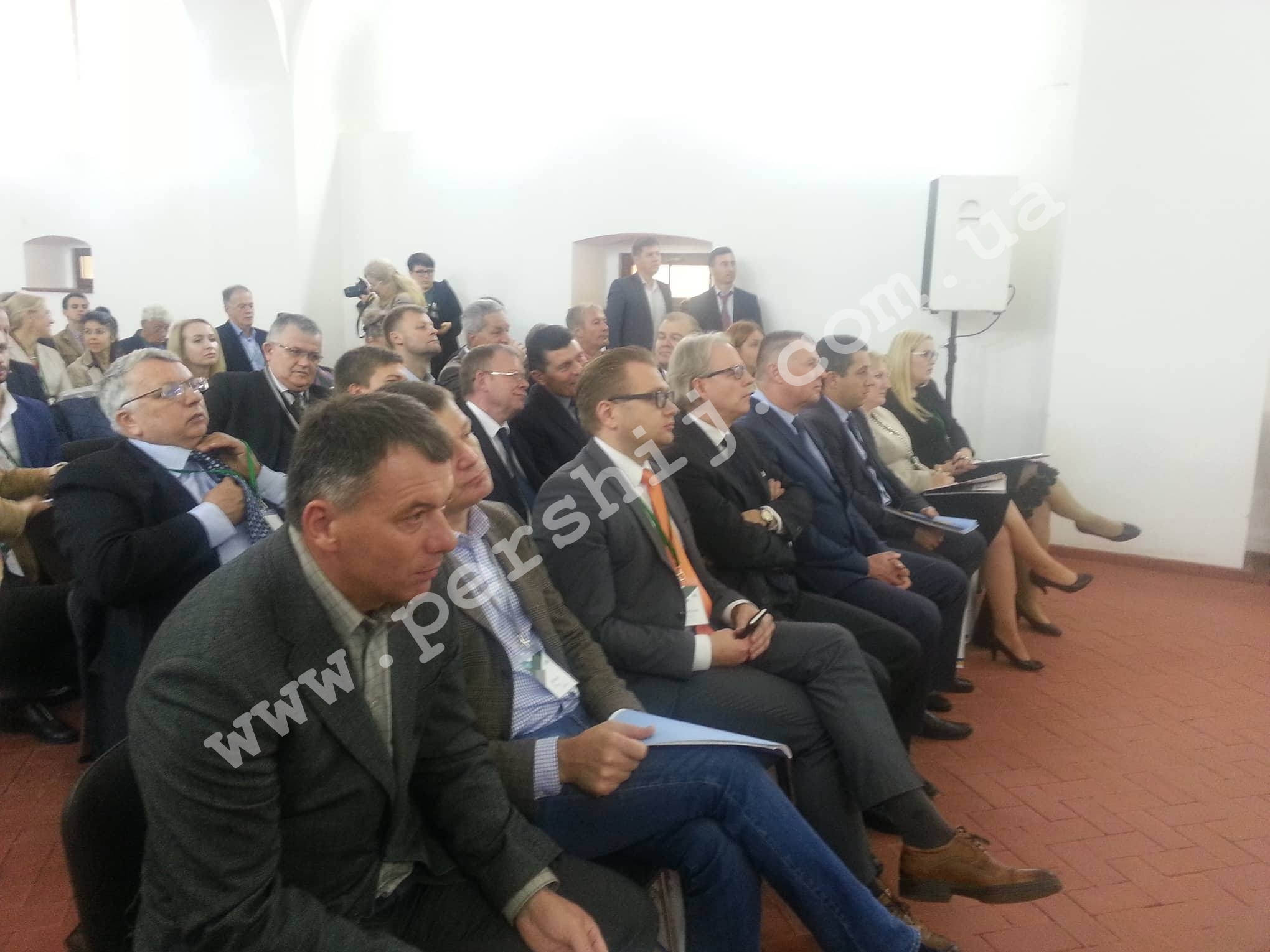 "Закарпаття - бізнес в центрі Європи": інвестиційний форум стартував в Ужгороді (ФОТО)