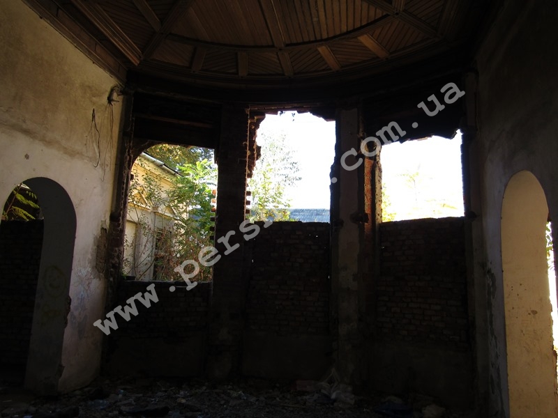Занепад, розруха та небезпека: Палац Ковнера у Мукачеві чимдалі більше руйнується (ФОТО)
