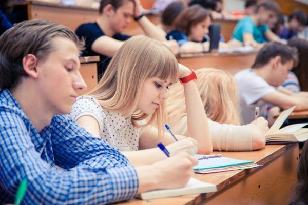 Закарпатські студенти – пільговики мають право на допомогу в оплаті за навчання