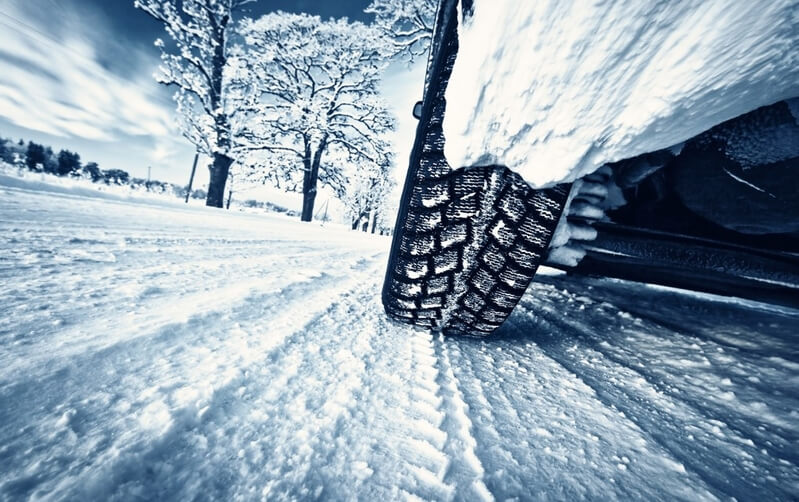Як їздити по слизькій дорозі чи по снігу: поради екпертів