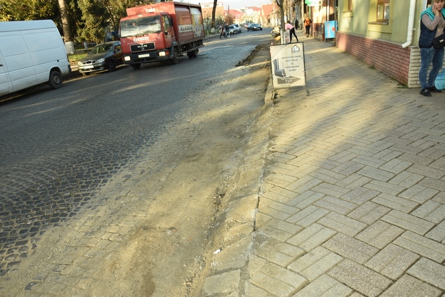 В Іршаві триває благоустрій міста (ФОТО)