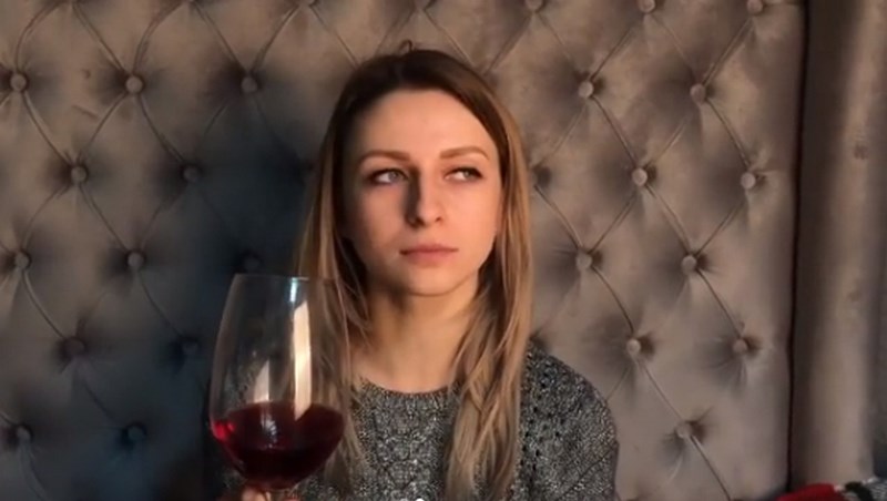 "Найголовніший навик, який має мати кожен закарпатець": блогерша розповіла як "пойняти же вино доброє" (ВІДЕО)