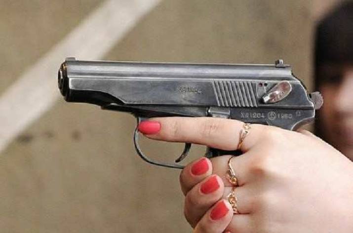 У Мукачеві жінка вистрелила собі в голову: у поліції розповіли деталі