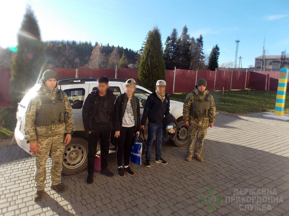 Чергових нелегальних мігрантів затримано в горах на Львівщині (ФОТО)