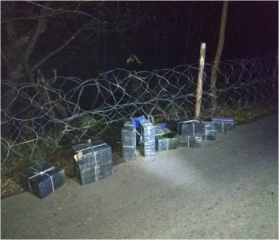 Мукачівські прикордонники, з пострілами, завадили на кордоні спробі контрабанди (ФОТО)