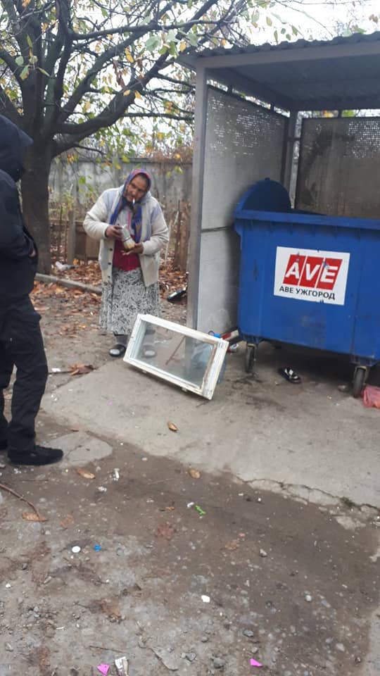 В Ужгороді ТОВ "AVE" разом з працівниками поліції провели профілактичні бесіди з місцянами (ФОТО)