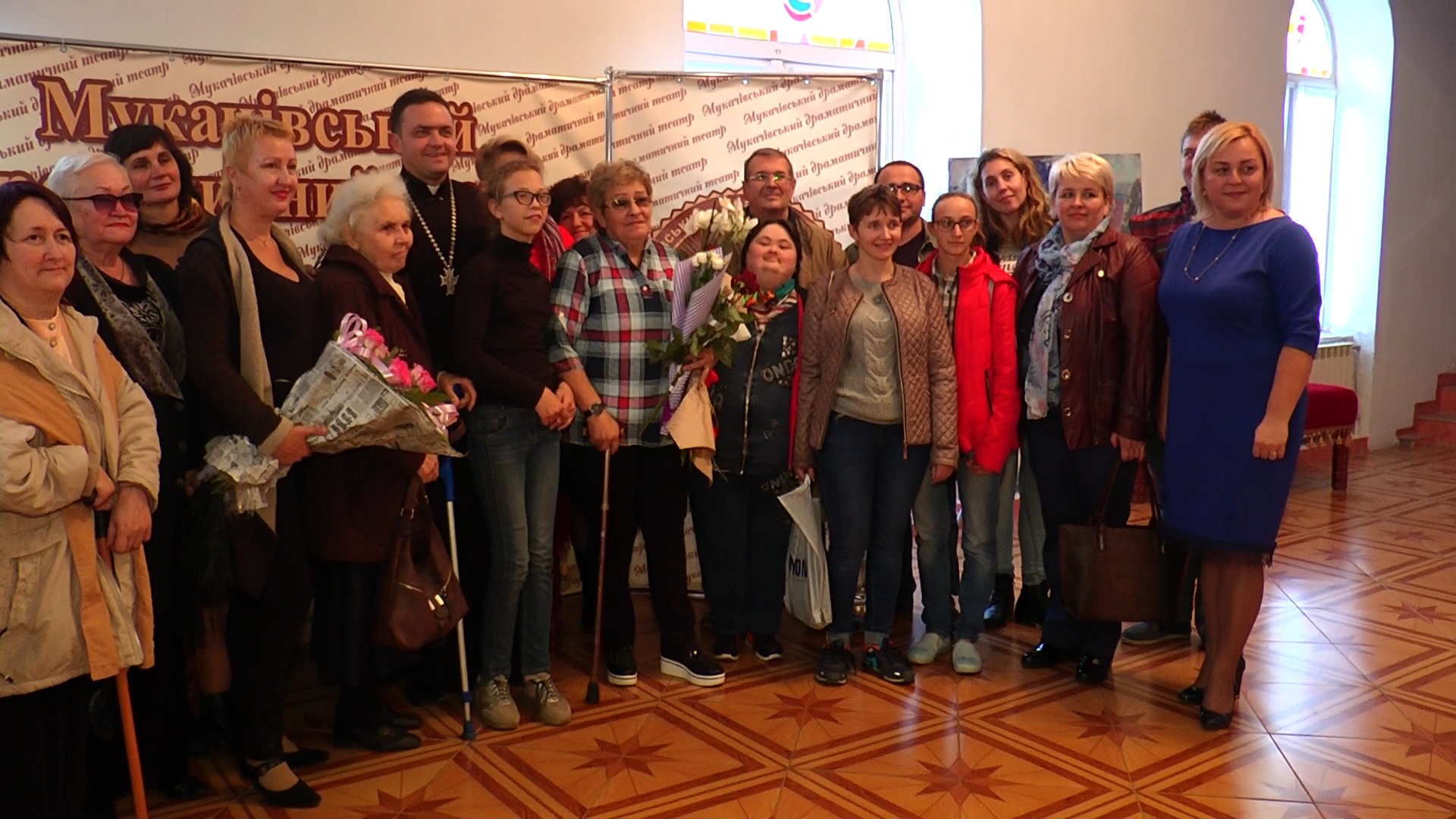 У Мукачеві стартувала благодійна виставка-продаж "Віоріка і друзі" (ВІДЕО)