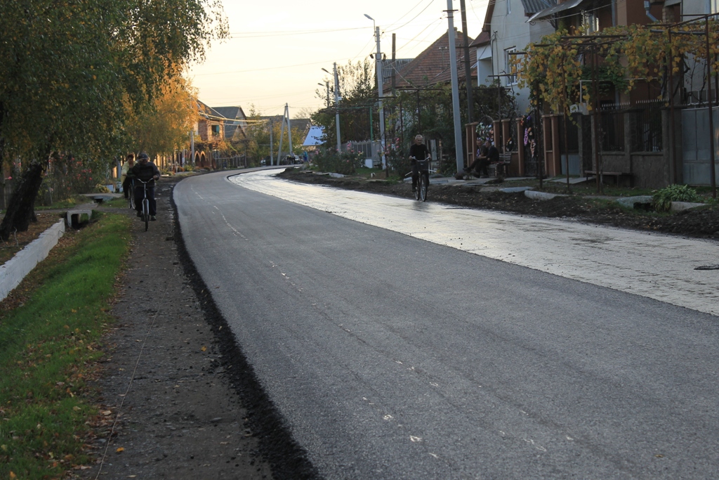 На Виноградівщині триває ремонт дороги обласного значення (+ ФОТО)