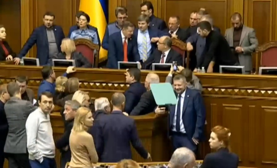 Рада затвердила воєнний стан в Україні: коли закон почне діяти