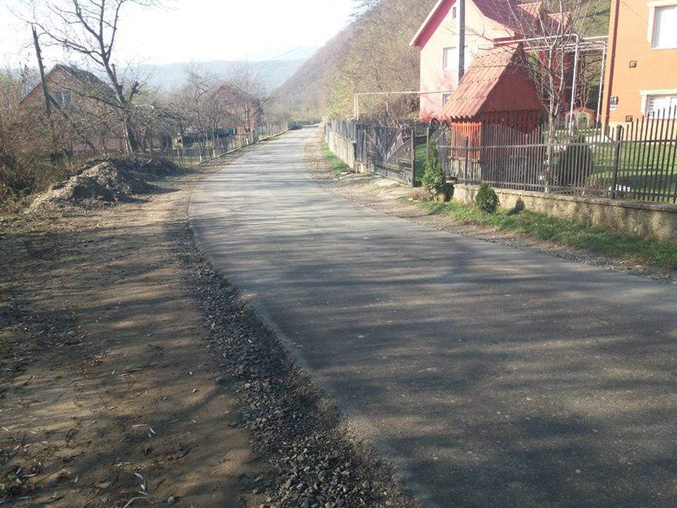 В Іршавському районі ремонтують дорогу, яка не відновлювалась майже півстоліття (ФОТО)