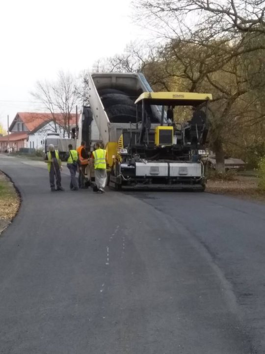 На Виноградівщині ремонтують дорогу (ФОТО)