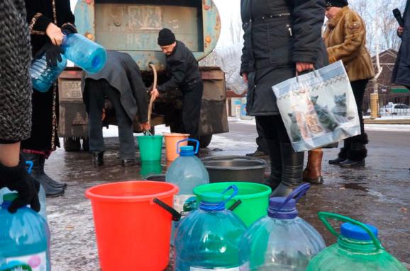 Веселого Нового Року: слідом за теплом українців позбавлять ще й питної води