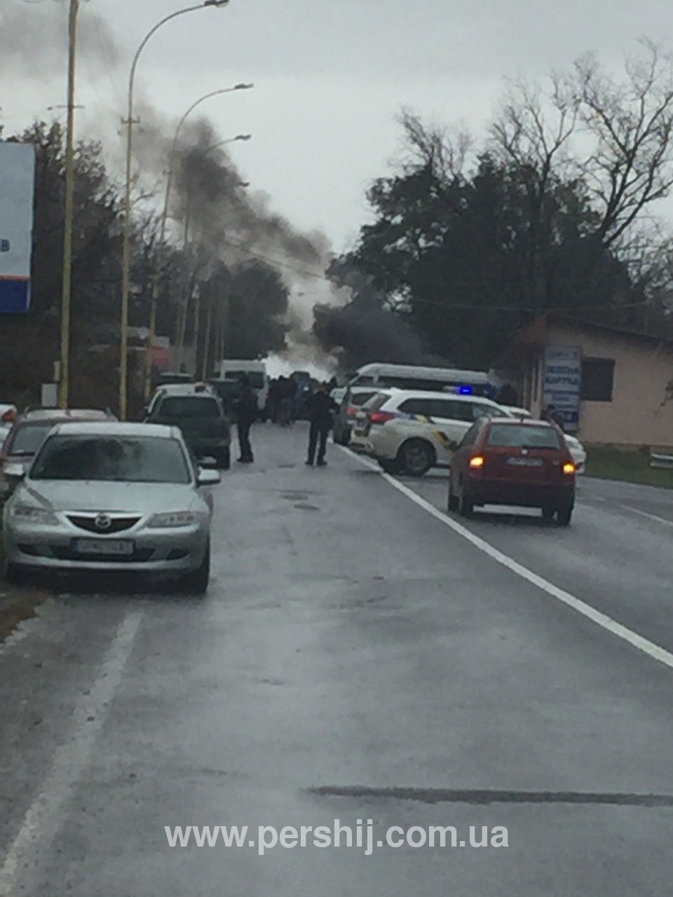 На словацькому кордоні в Ужгороді палають шини (ФОТО)