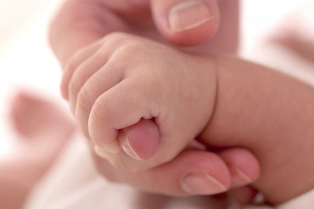 Шокуюча новина: на Хустщині, у під'їзді багатоповерхівки, знайшли немовля