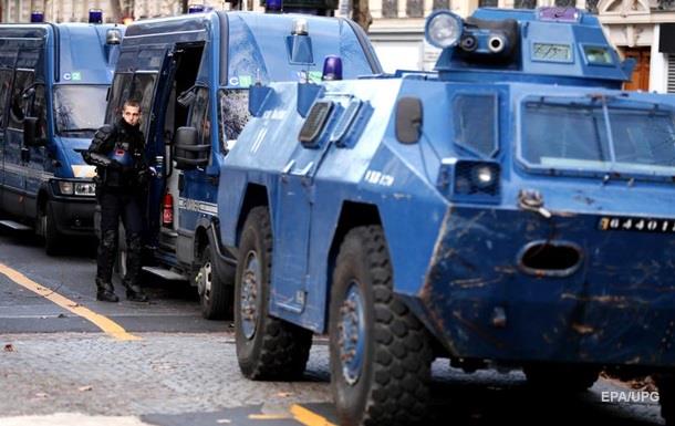 На вулицях Парижа – бронетехніка: протест "жовтих жилетів" триває