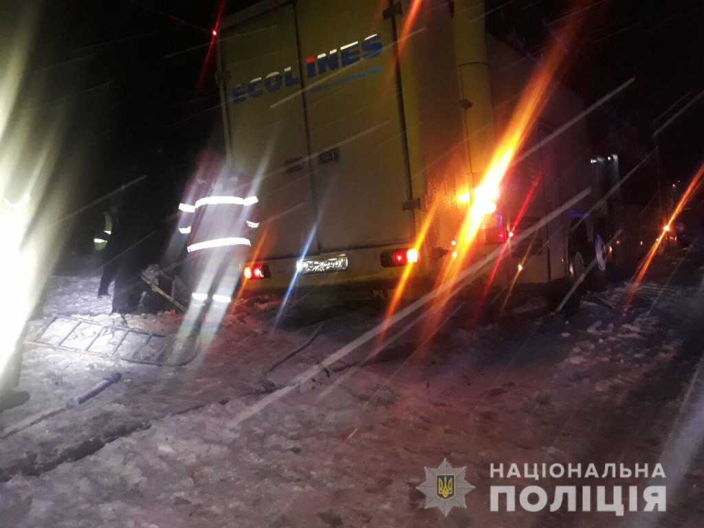Страшна ДТП поруч із Закарпаттям: автобус зіткнувся з легковиком (ФОТО)