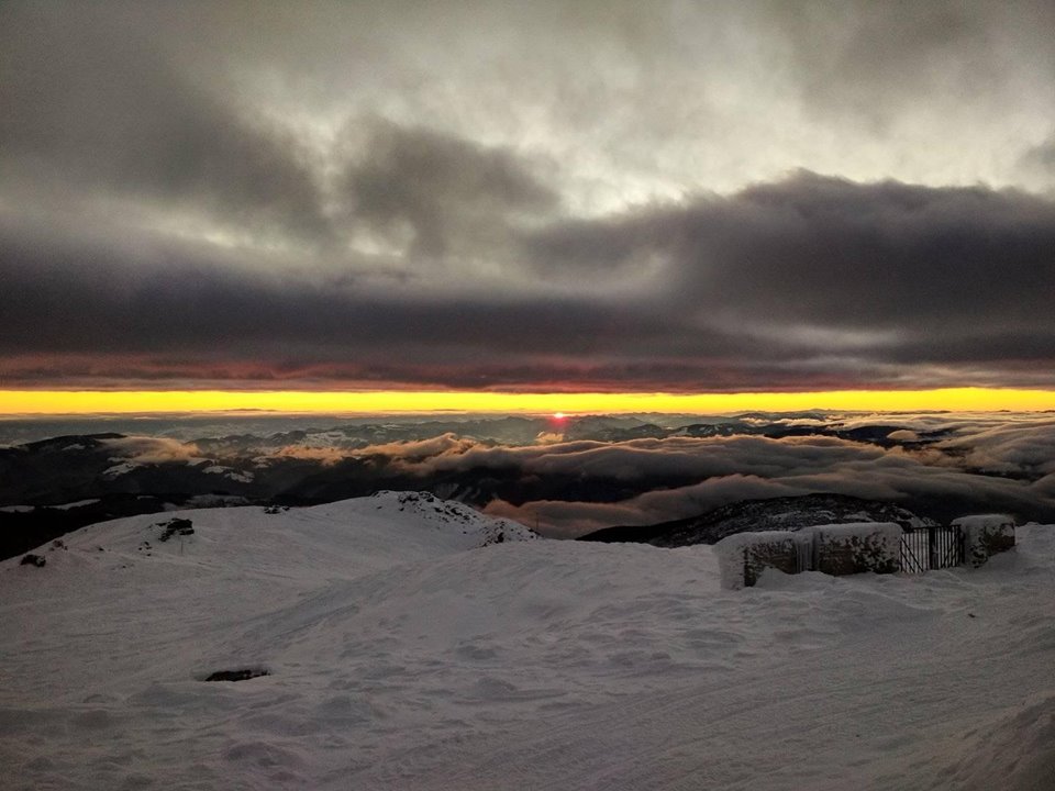 У мережі показали вражаючий світанок в горах Закарпаття (ФОТО)