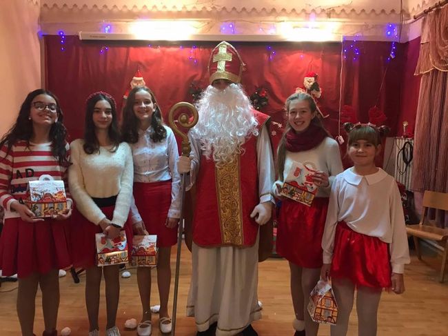 Як Святий Миколай вітав талановитих дітей Мукачева (ФОТО)