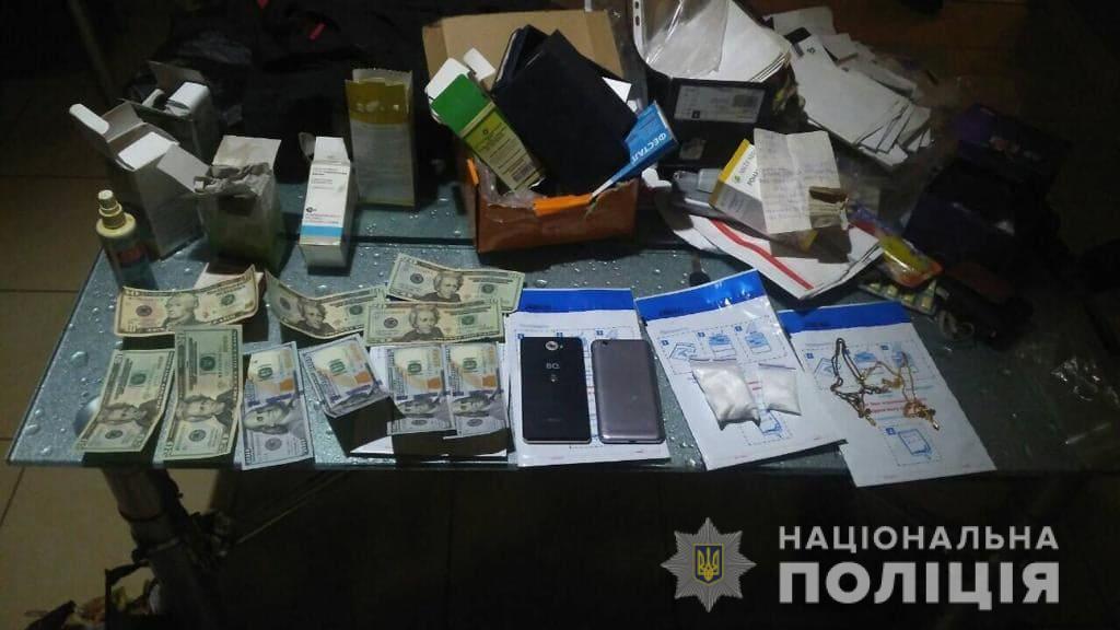 Поліція провела обшуки у фігурантів наркозлочинів у Хусті (ФОТО, ВІДЕО)