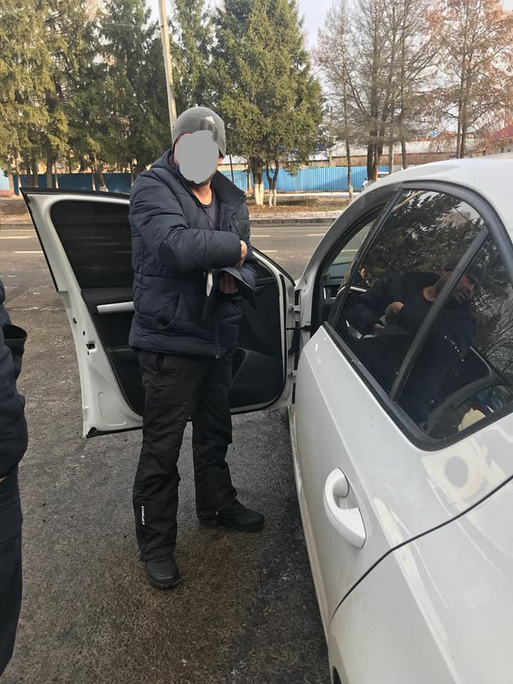 В Ужгороді впіймали п'яного "колядника" на автомобілі (ФОТО)