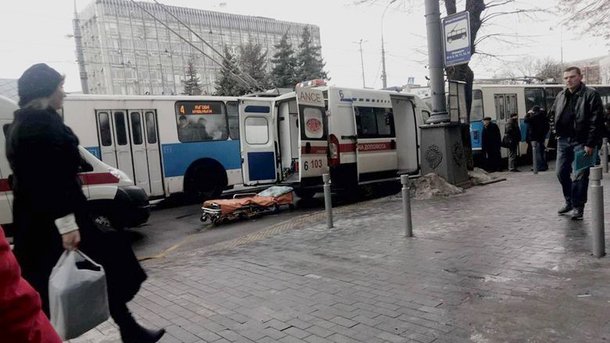 Трагедія біля міськради: стався вибух у громадському транспорті - є поранені (ФОТО)